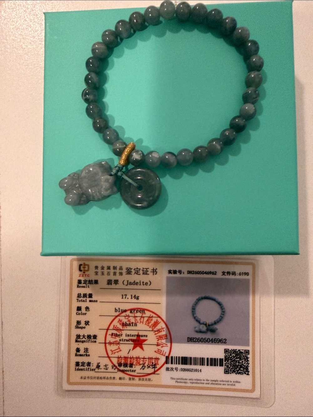 Green Jade Bead Bracelet with HK Charm - Picture 3 of 3